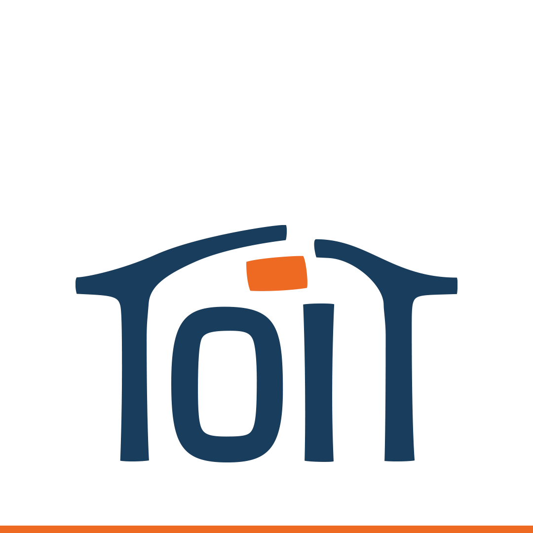 Lettrage « Toit » dont les deux T dessinent une arche.